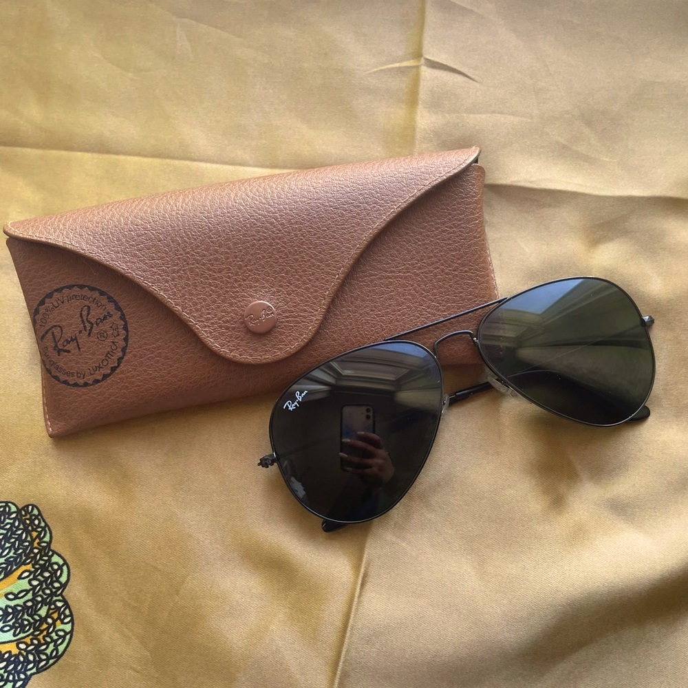 Black Ray-Ban Aviators with Case